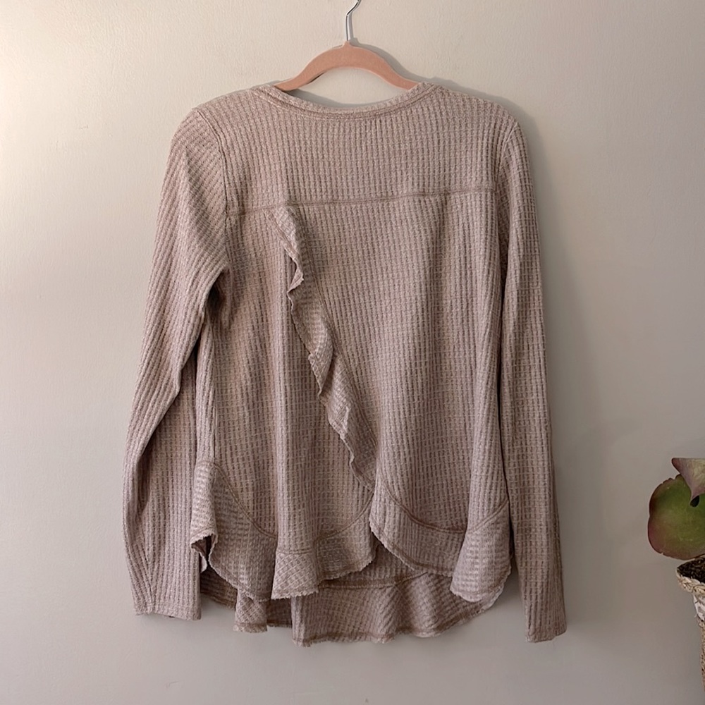 Anthropologie Saturday Sunday Tan Wendy Waffle Knit Top Long Sleeve Ruffle Hem - Picture 3 of 6